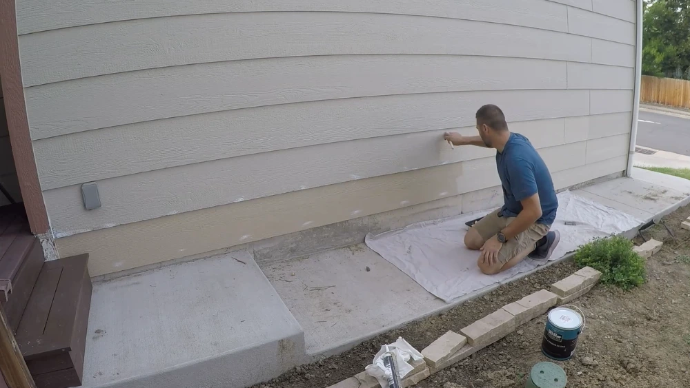 Team replacing fiber cement siding